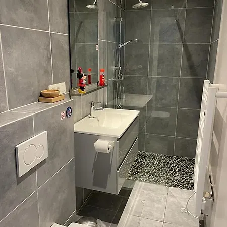 5 Personnes Avec Acces Piscine Et Jacuzzi Apartment