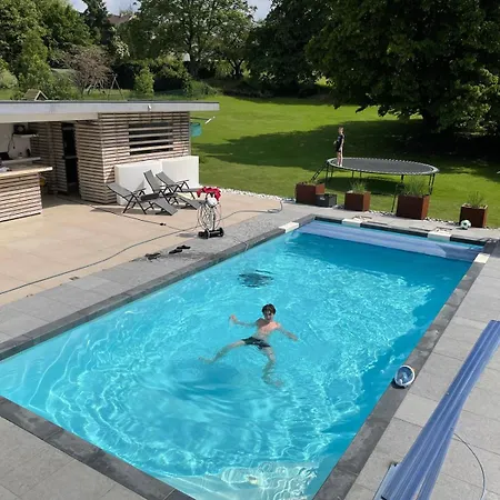 5 Personnes Avec Acces Piscine Et Jacuzzi Apartment