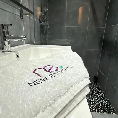 5 Personne Avec Acces Piscine Jacuzzi Disponibilite Saisonniere New Management ! *