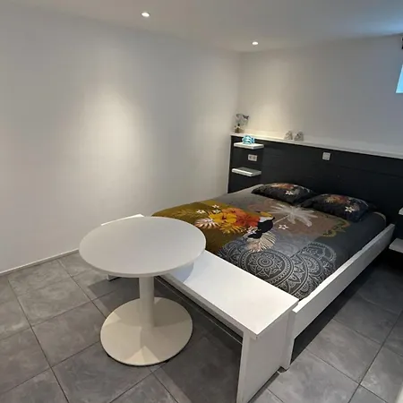 5 Personne Avec Acces Piscine Jacuzzi Disponibilite Saisonniere New Management ! Villers-la-Ville