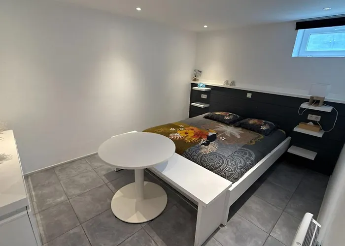 5 Personne Avec Accès Piscine Jacuzzi Disponibilité Saisonnière New Management ! Villers-la-Ville